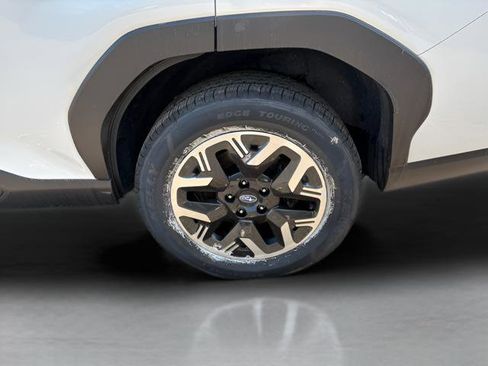 Used 2025 Subaru Forester AWD/4WD image 18