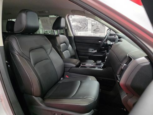 Used 2023 Nissan Pathfinder SL AWD/4WD image 14