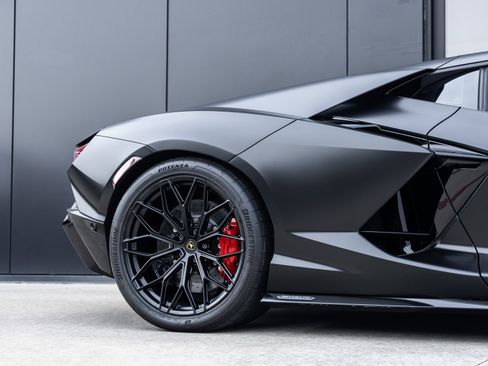 Used 2024 Lamborghini Revuelto image 24