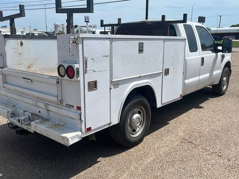 Used 2010 Ford F250 XL image 4