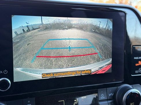 Used 2023 Toyota Highlander LE image 22