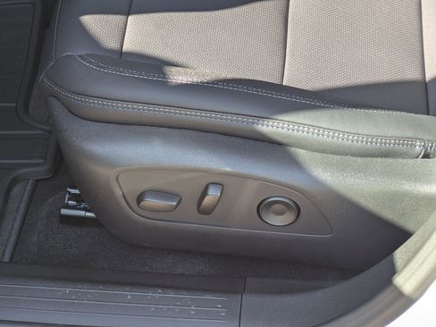 Used 2026 Chevrolet Equinox EV LT image 12