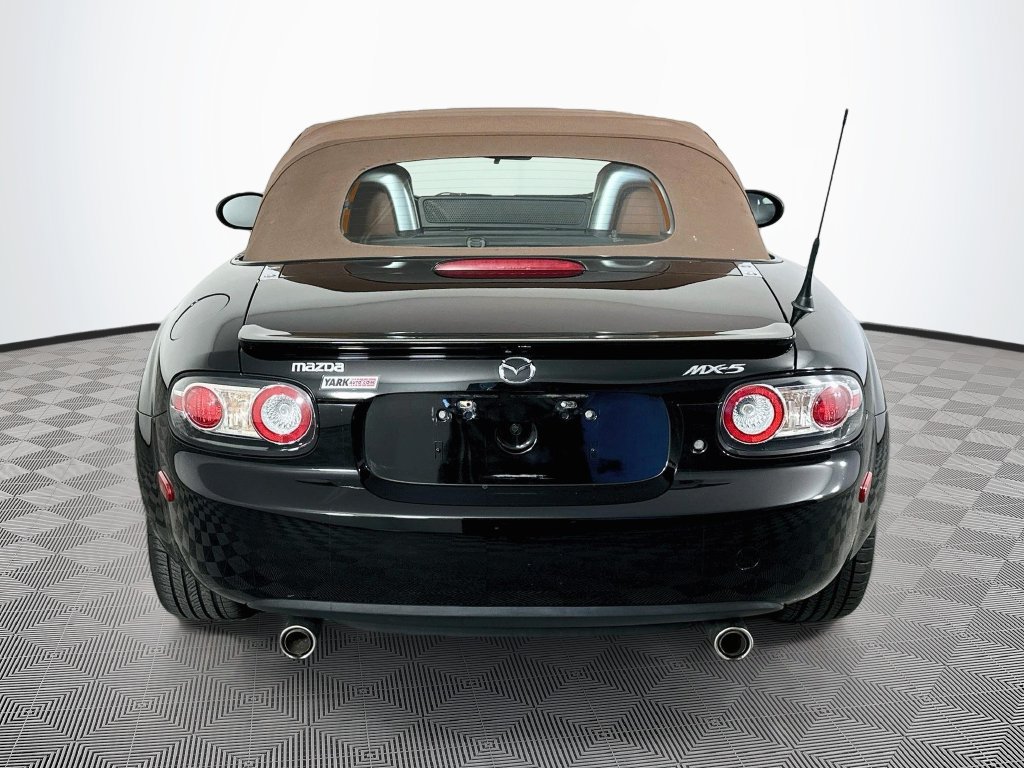 Used 2007 MAZDA MX-5 Miata Grand Touring w/ Premium Pkg RWD image 9