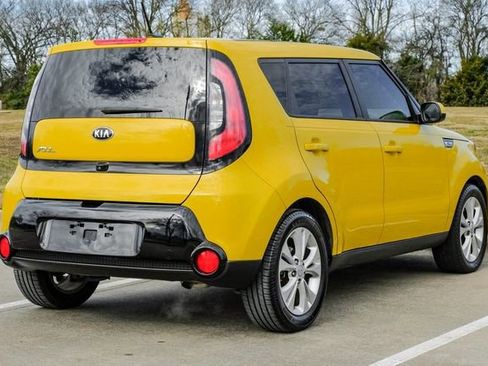 Used 2016 Kia Soul + image 11