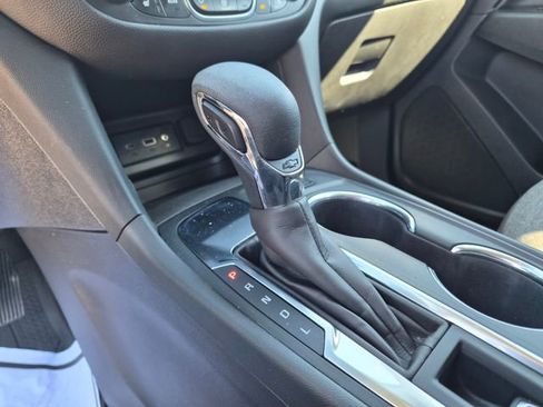Used 2024 Chevrolet Equinox LT FWD image 32