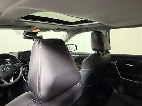 Used 2019 Toyota RAV4 XLE Premium image 34