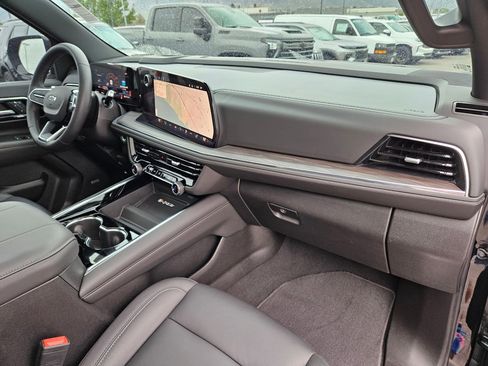 Used 2025 Chevrolet Tahoe Z71 w/ Comfort Package AWD/4WD image 33