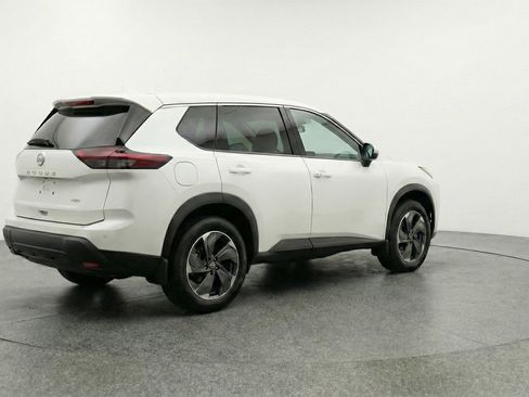 Used 2025 Nissan Rogue SV image 9