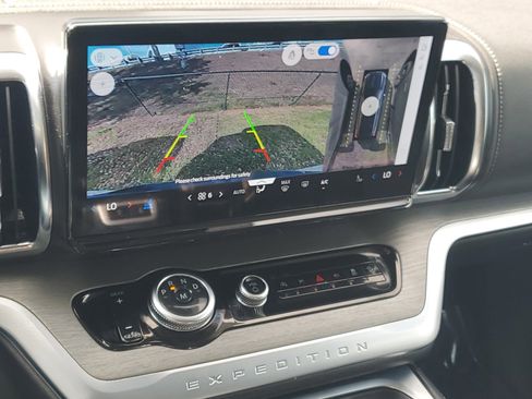 Certified 2025 Ford Expedition Max Platinum image 27