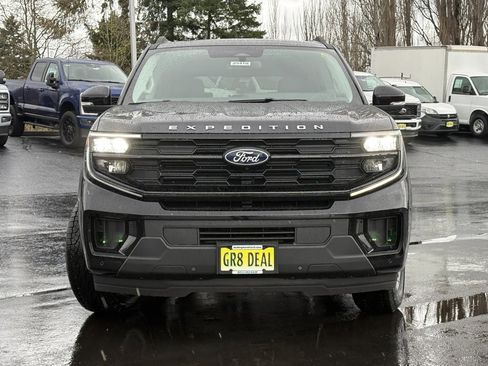 New 2025 Ford Expedition Active image 2