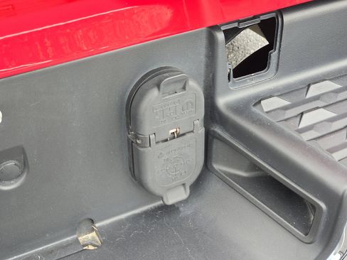 Used 2019 RAM 1500 Laramie image 5