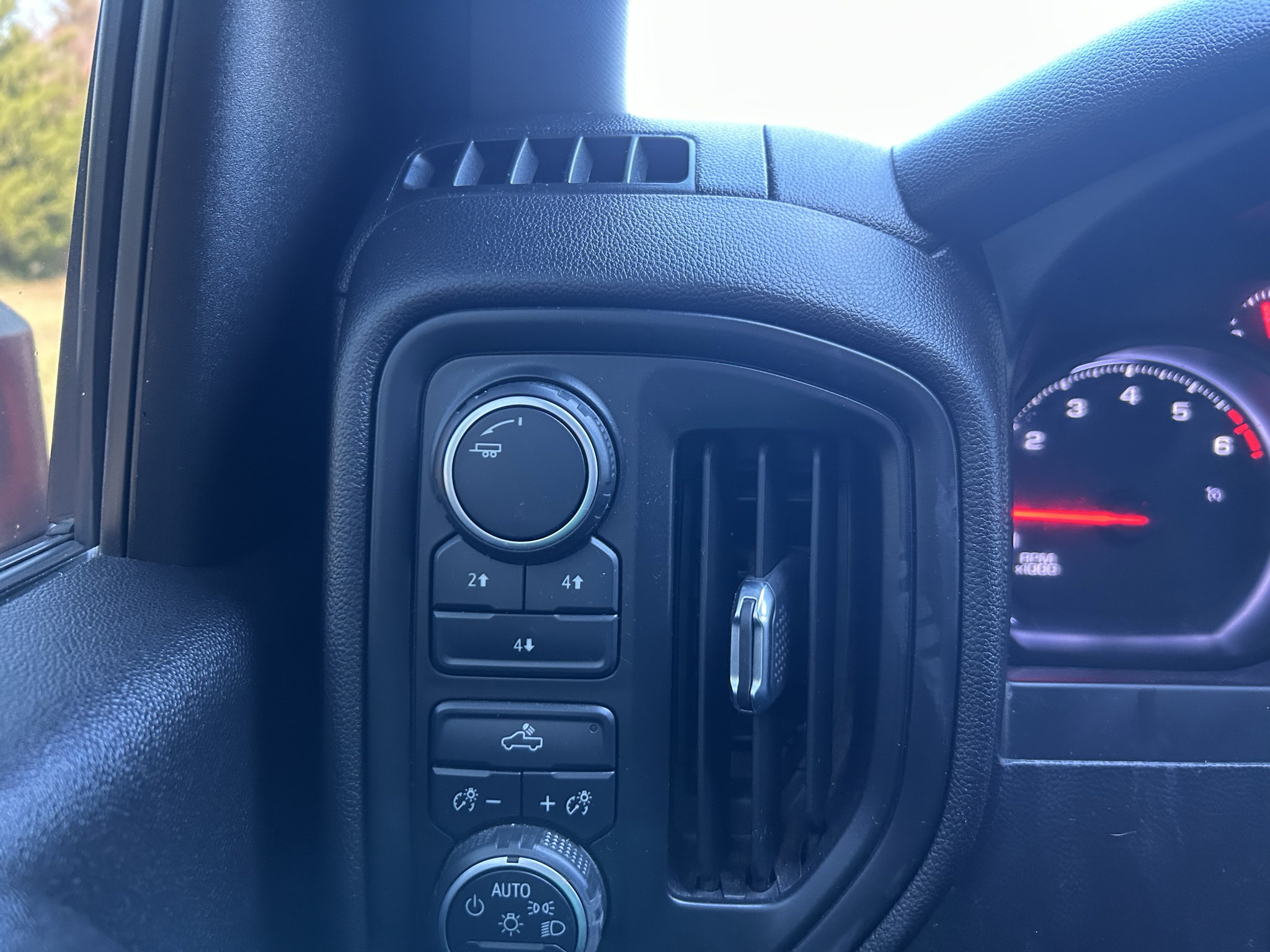 Used 2022 Chevrolet Silverado 2500 Custom w/ Custom Value Package AWD/4WD image 28