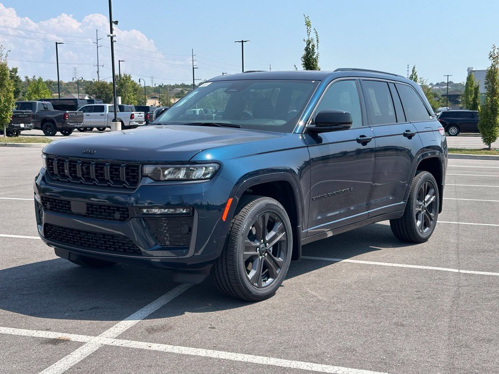 New 2027 Jeep Grand Cherokee Limited AWD/4WD image 3