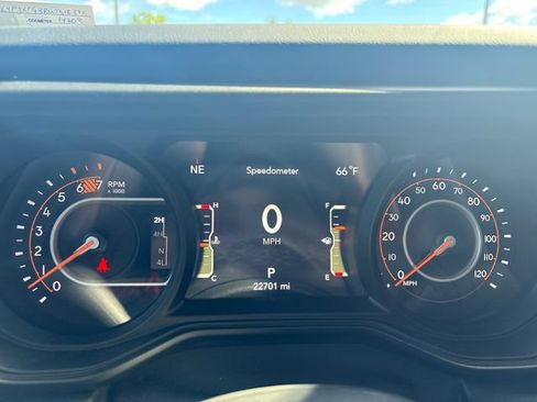 Used 2024 Jeep Wrangler Unlimited Rubicon w/ Capability Package AWD/4WD image 17