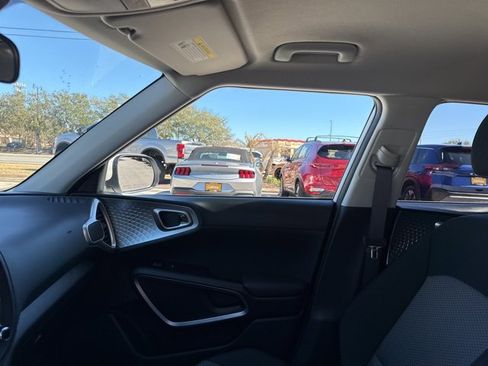 Used 2025 Kia Soul LX w/ LX Technology Package image 23