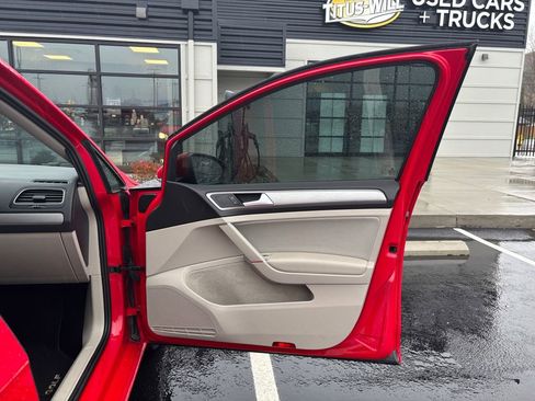 Used 2017 Volkswagen Golf S image 26