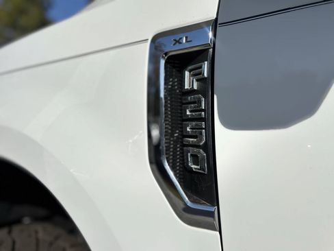 Used 2019 Ford F250 XL w/ Power Equipment Group AWD/4WD image 4