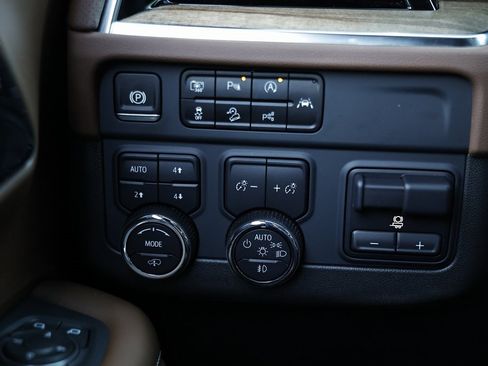 Used 2025 Chevrolet Tahoe High Country image 32