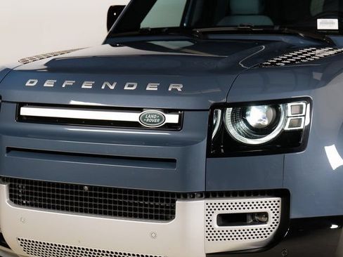 Certified 2025 Land Rover Defender 110 S AWD/4WD image 28