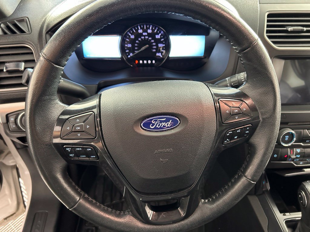 Used 2018 Ford Explorer XLT w/ Equipment Group 202A AWD/4WD image 13