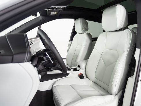 New 2026 Porsche Macan image 29