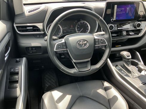 Used 2023 Toyota Highlander XLE FWD image 15