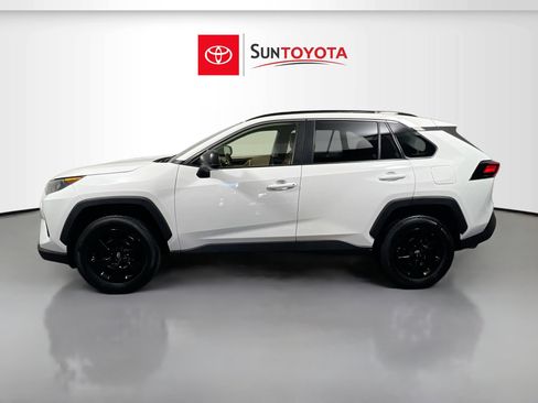 Used 2019 Toyota RAV4 LE image 7