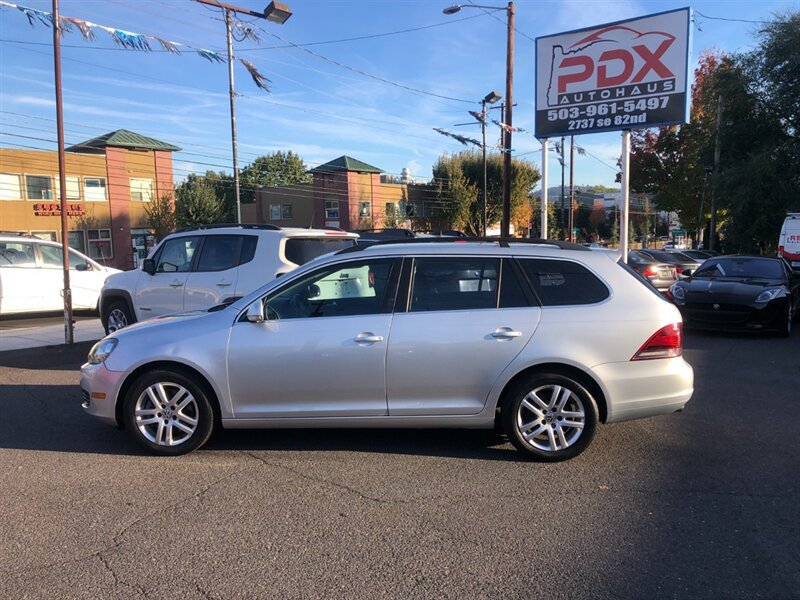 Used 2011 Volkswagen Jetta TDI FWD image 1