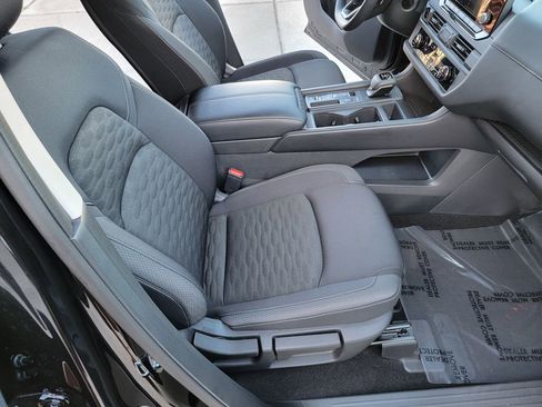 Used 2025 Nissan Pathfinder S image 15