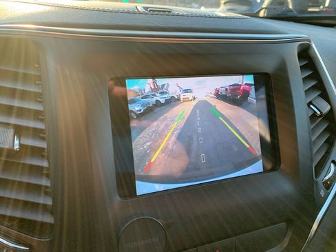 Used 2019 Jeep Cherokee Latitude Plus image 17