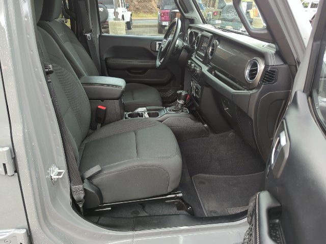 Used 2018 Jeep Wrangler Unlimited Sahara AWD/4WD image 18