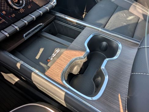 New 2025 GMC Acadia Denali w/ Super Cruise Package image 13