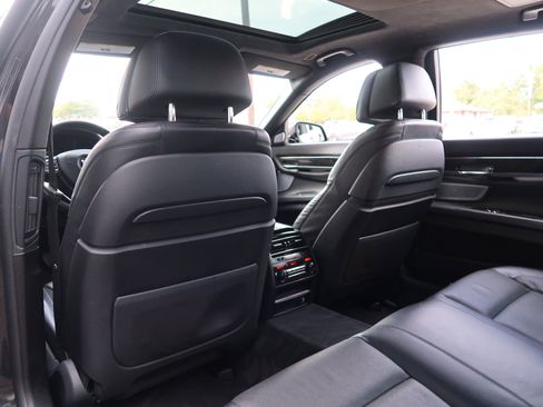 Used 2015 BMW 750Li image 40