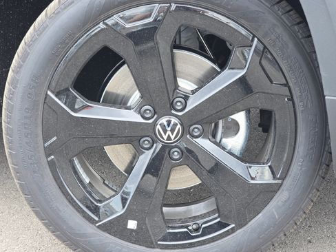 New 2026 Volkswagen Taos SE AWD/4WD image 14