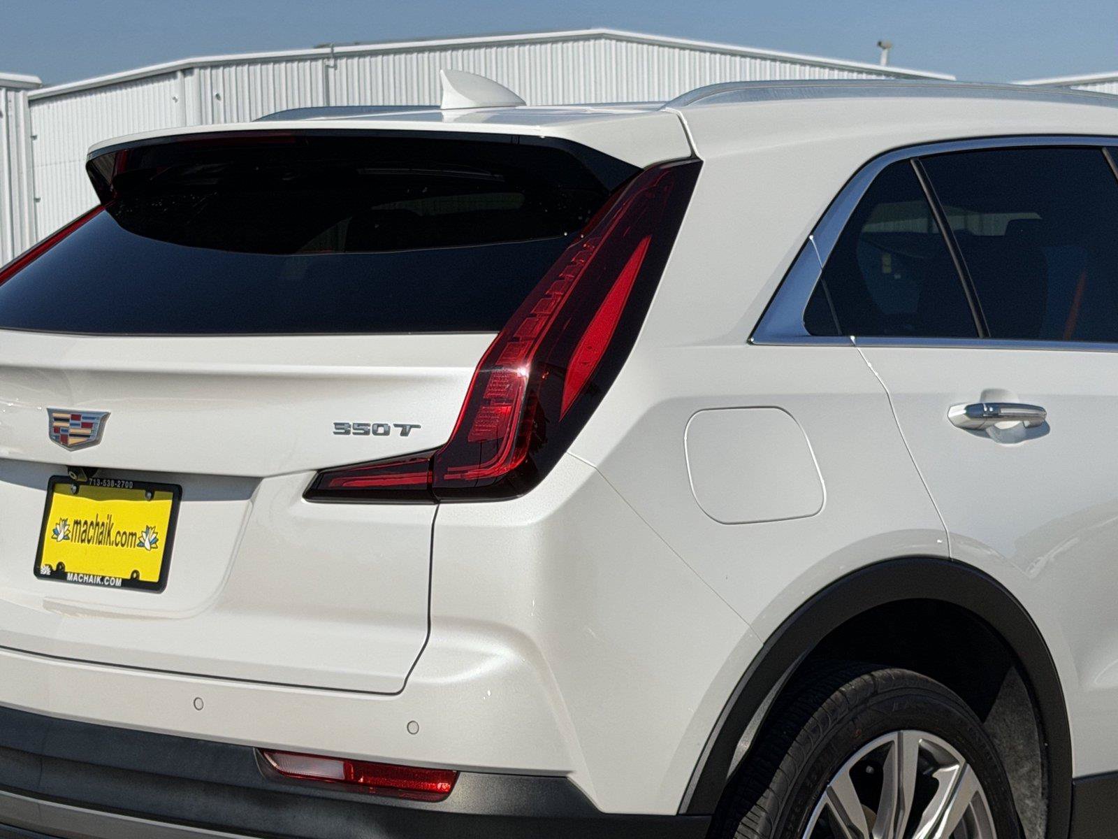 Used 2023 Cadillac XT4 Premium Luxury w/ Technology Package FWD image 11