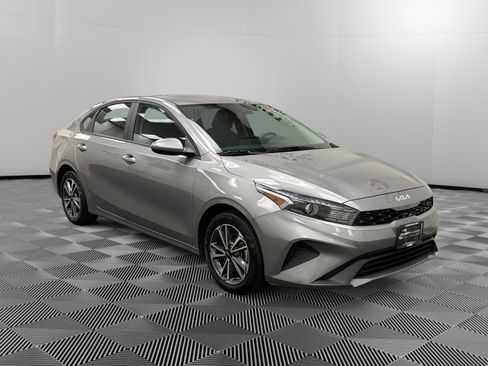 Used 2023 Kia Forte LXS image 7