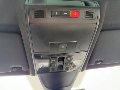 Used 2022 Volkswagen Tiguan SE R-Line image 21