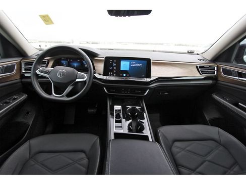 Used 2024 Volkswagen Atlas SE FWD image 9
