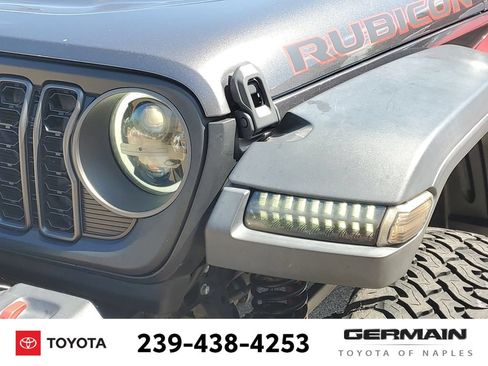 Used 2023 Jeep Gladiator Rubicon AWD/4WD image 16