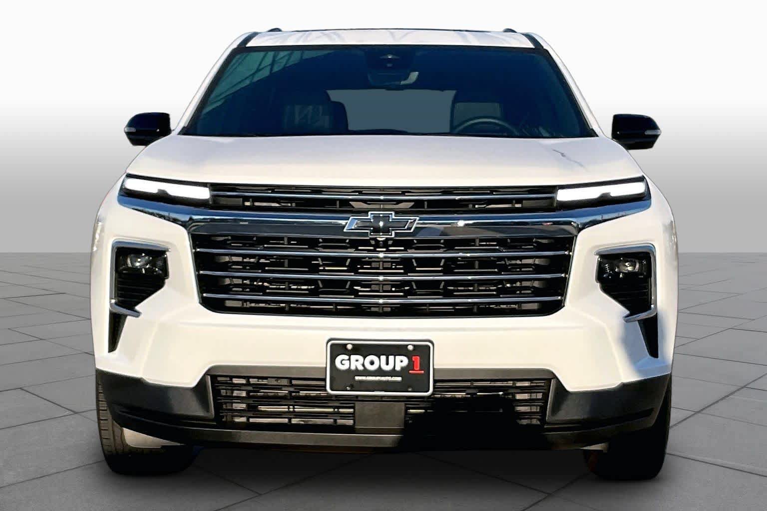 Used 2026 Chevrolet Traverse LT w/ Sun and Wheel Package FWD image 4