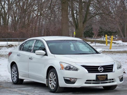 Used 2015 Nissan Altima 2.5 S w/ Power Driver Seat Package FWD image 2