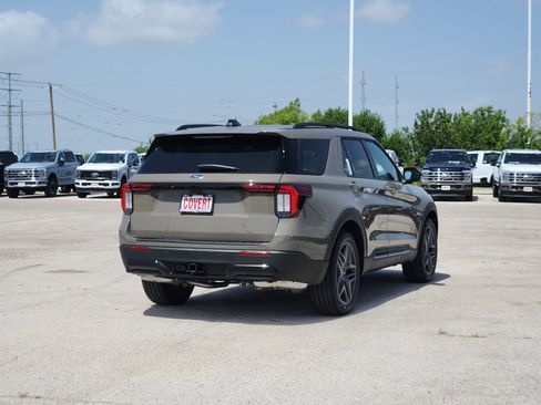 New 2026 Ford Explorer ST-Line w/ ST-Line Street Pack RWD image 4