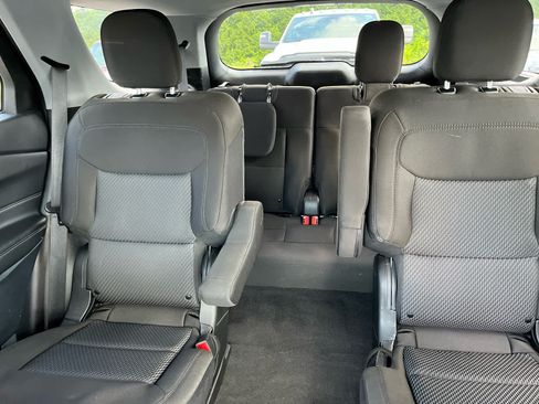 Used 2023 Ford Explorer XLT RWD image 21