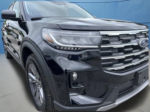 New 2026 Ford Explorer Active w/ Active Comfort Package AWD/4WD image 2