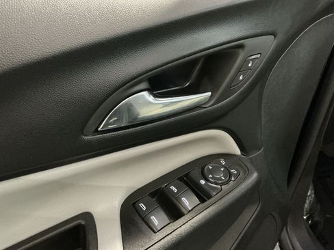 Used 2023 Chevrolet Equinox LS w/ Driver Confidence II Package AWD/4WD image 16