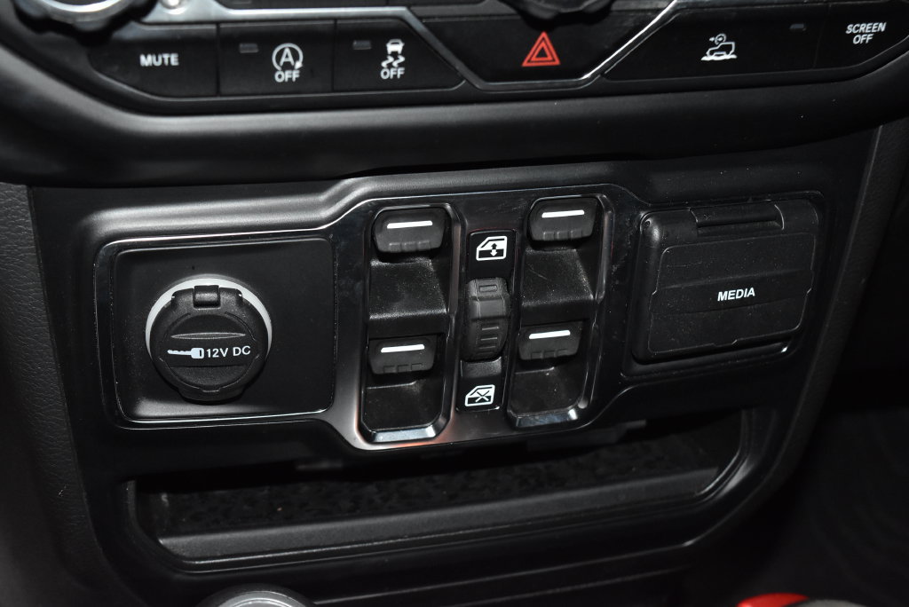 Used 2022 Jeep Gladiator Sport AWD/4WD image 13