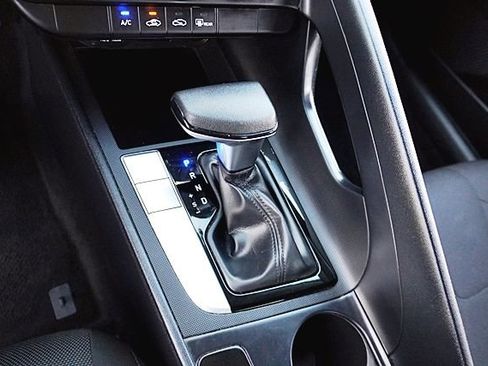 Used 2021 Hyundai Elantra SE w/ Cargo Package image 28