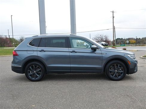 Certified 2024 Volkswagen Tiguan SE image 8