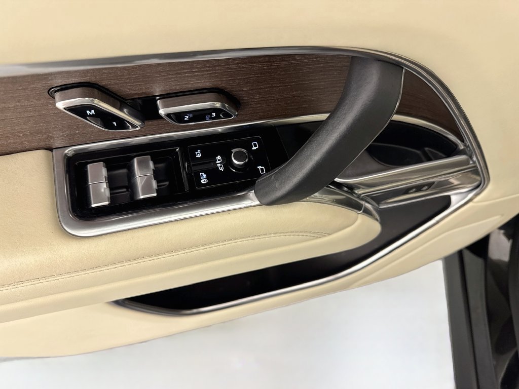 Certified 2023 Land Rover Range Rover SE AWD/4WD image 18