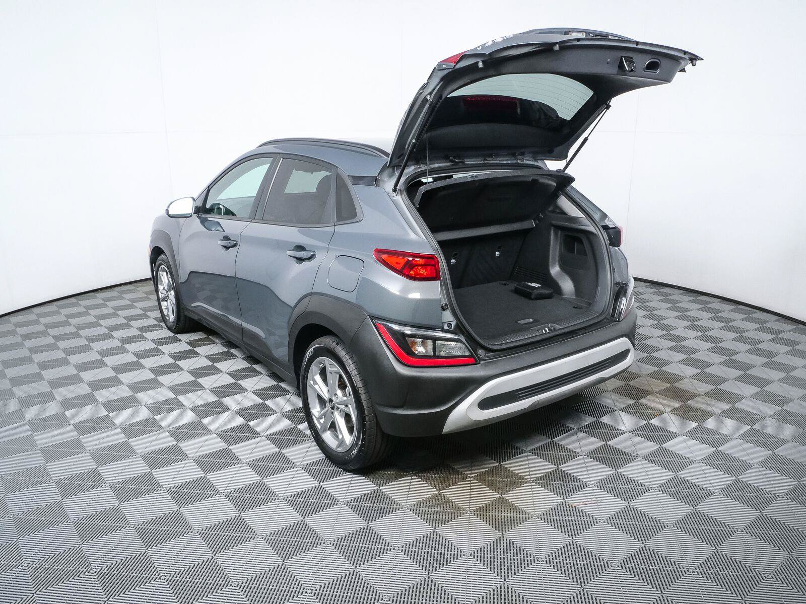 Used 2023 Hyundai Kona SEL w/ Convenience Package FWD image 29